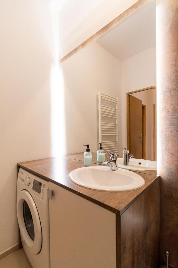 Ardor Apt - Bright And Secluded Apartment In The Heart Of Old Town 브라쇼브 외부 사진