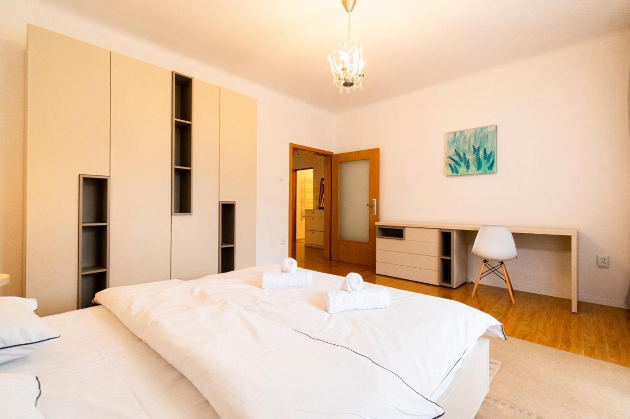 Ardor Apt - Bright And Secluded Apartment In The Heart Of Old Town 브라쇼브 외부 사진